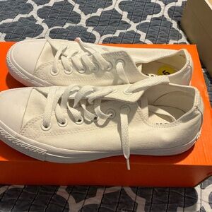 Stylish White Sneakers Converse never worn(new)Size 5 men’s 71/2 women